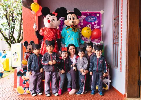 Brincando com Mickey e Minnie