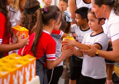Um Conto de Páscoa - Entrega das lembrancinhas