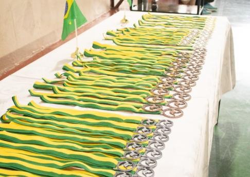 Colégio celebra conquista de 57 medalhistas no Canguru de Matemática 2025